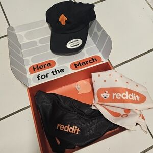 NEW Reddit merch swag box bag!